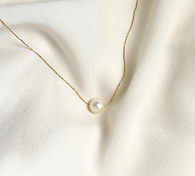 Gold necklace with Freshwater Pearl Bead