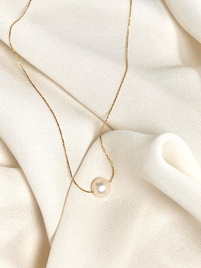Gold necklace with Freshwater Pearl Bead